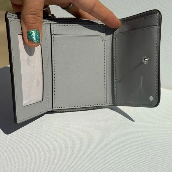 EUC Kate Spade Pebble Gray Leather Trifold Zip Wallet - Picture 2 of 10